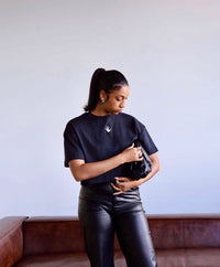 GHIOM ESSENTIAL CROP TEE - BLACK